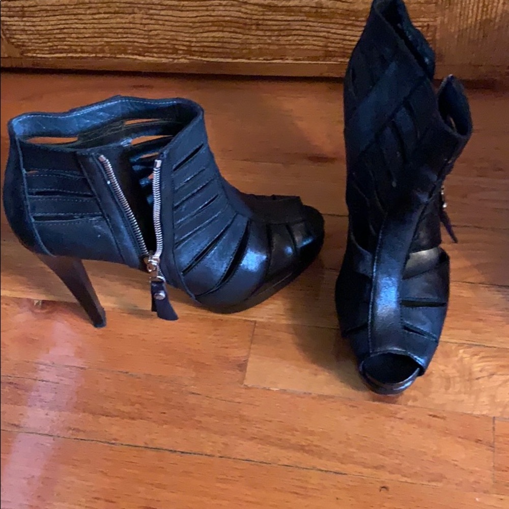 Stuart Weizmann bootie peep toe